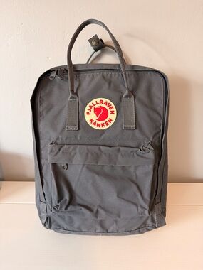 Fjallraven Kånken Backpack in Graphite
